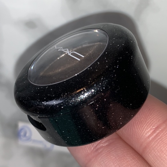 Noblesse Oblige Pressed Pigments Eyeshadow Collection MAC - Picture 8 of 16